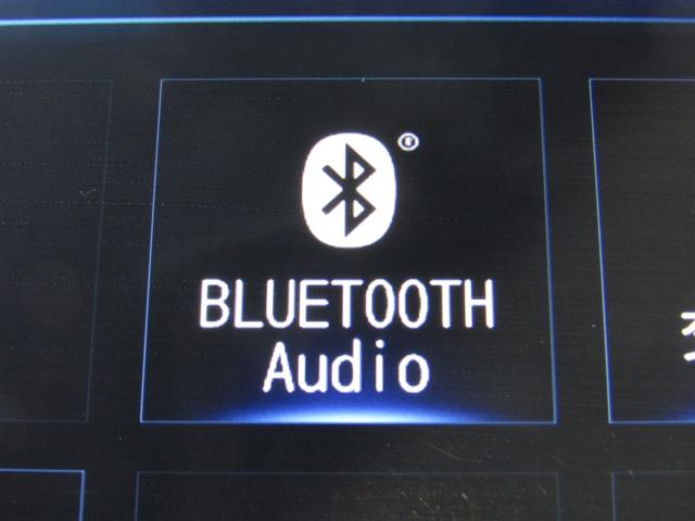 フィット ｅ：ＨＥＶホーム２０周年特別仕様車カーサ　ワンオーナー　純正９インチナビ　バックカメラ　ホンダセンシング　ＥＴＣ　フルセグ　Ｂｌｕｅｔｏｏｔｈ　ＵＳＢ　パーキングセンサー　ＬＥＤライト　オートエアコン　シートヒーター　電動パーキングブレーキ（6枚目）