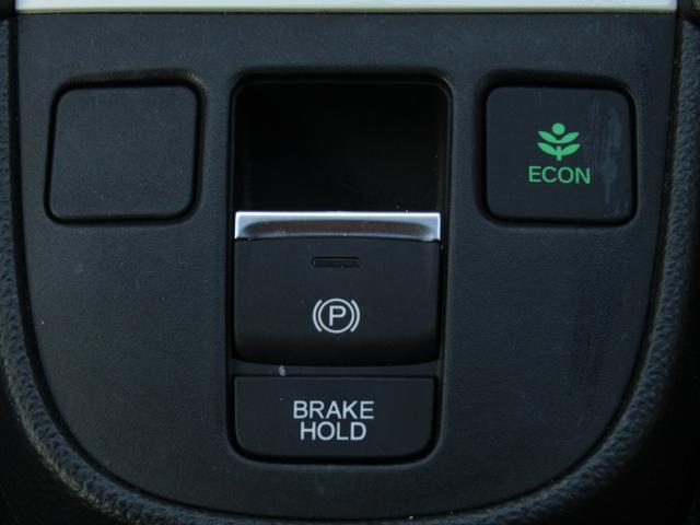 フィット ｅ：ＨＥＶホーム２０周年特別仕様車カーサ　ワンオーナー　純正９インチナビ　バックカメラ　ホンダセンシング　ＥＴＣ　フルセグ　Ｂｌｕｅｔｏｏｔｈ　ＵＳＢ　パーキングセンサー　ＬＥＤライト　オートエアコン　シートヒーター　電動パーキングブレーキ（13枚目）