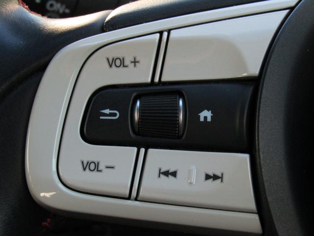 フィット ｅ：ＨＥＶホーム２０周年特別仕様車カーサ　ワンオーナー　純正９インチナビ　バックカメラ　ホンダセンシング　ＥＴＣ　フルセグ　Ｂｌｕｅｔｏｏｔｈ　ＵＳＢ　パーキングセンサー　ＬＥＤライト　オートエアコン　シートヒーター　電動パーキングブレーキ（15枚目）