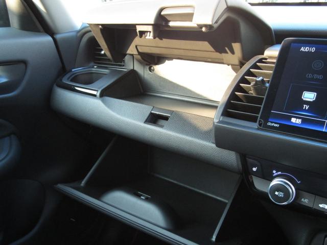 フィット ｅ：ＨＥＶホーム２０周年特別仕様車カーサ　ワンオーナー　純正９インチナビ　バックカメラ　ホンダセンシング　ＥＴＣ　フルセグ　Ｂｌｕｅｔｏｏｔｈ　ＵＳＢ　パーキングセンサー　ＬＥＤライト　オートエアコン　シートヒーター　電動パーキングブレーキ（26枚目）