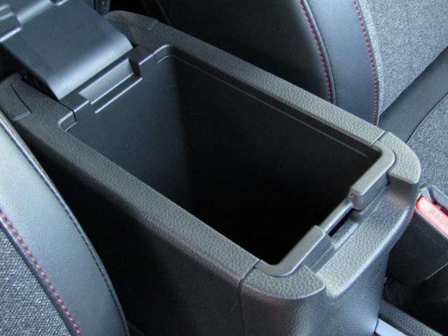 フィット ｅ：ＨＥＶホーム２０周年特別仕様車カーサ　ワンオーナー　純正９インチナビ　バックカメラ　ホンダセンシング　ＥＴＣ　フルセグ　Ｂｌｕｅｔｏｏｔｈ　ＵＳＢ　パーキングセンサー　ＬＥＤライト　オートエアコン　シートヒーター　電動パーキングブレーキ（31枚目）