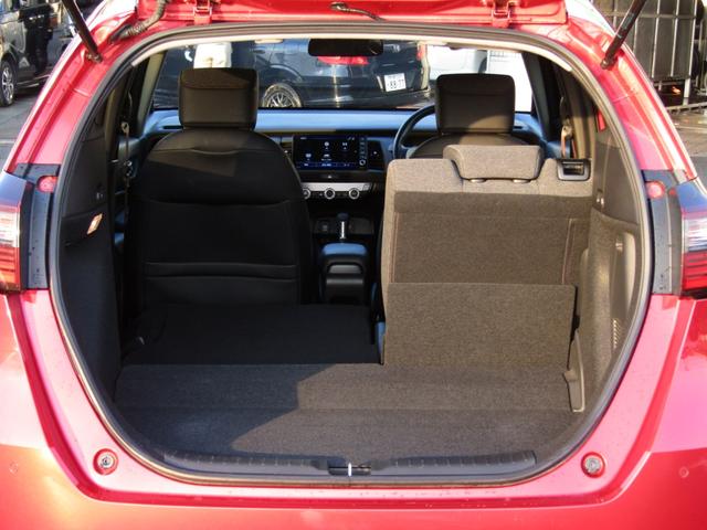 フィット ｅ：ＨＥＶホーム２０周年特別仕様車カーサ　ワンオーナー　純正９インチナビ　バックカメラ　ホンダセンシング　ＥＴＣ　フルセグ　Ｂｌｕｅｔｏｏｔｈ　ＵＳＢ　パーキングセンサー　ＬＥＤライト　オートエアコン　シートヒーター　電動パーキングブレーキ（36枚目）