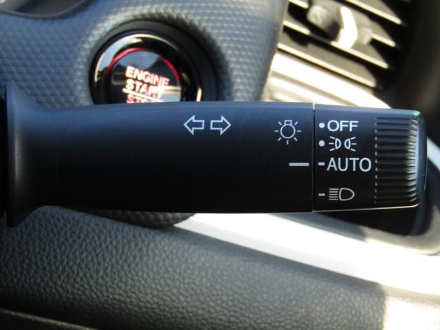 フィット ベーシック　当社レンタカーＵＰ　純正８インチナビ　バックカメラ　ホンダセンシング　前側ドラレコ　ＥＴＣ　フルセグ　Ｂｌｕｅｔｏｏｔｈ　ＵＳＢ　パーキングセンサー　電動パーキングブレーキ　サイドエアバッグ（17枚目）