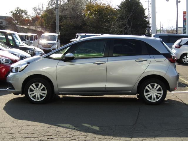 フィット ベーシック　当社レンタカーＵＰ　純正８インチナビ　バックカメラ　ホンダセンシング　前側ドラレコ　ＥＴＣ　フルセグ　Ｂｌｕｅｔｏｏｔｈ　ＵＳＢ　パーキングセンサー　電動パーキングブレーキ　サイドエアバッグ（37枚目）