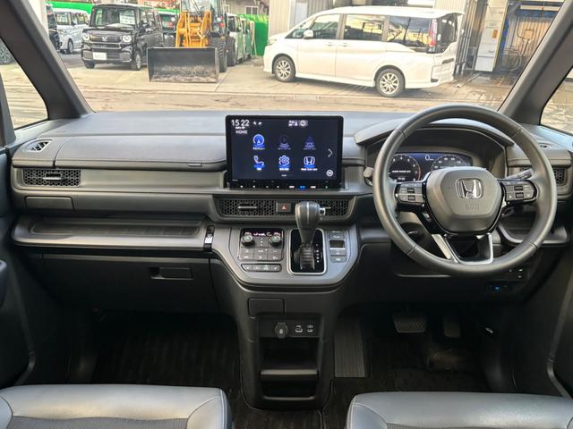 ステップワゴン スパーダ　ワンオーナー　純正１１．４インチナビ　バックカメラ　ホンダセンシング　前後ドラレコ　ＥＴＣ　両側ＰＳＤ　フルセグ　Ｂｌｕｅｔｏｏｔｈ　ＵＳＢ　ＬＥＤライト　前後独立オートエアコン　パーキングセンサー（2枚目）