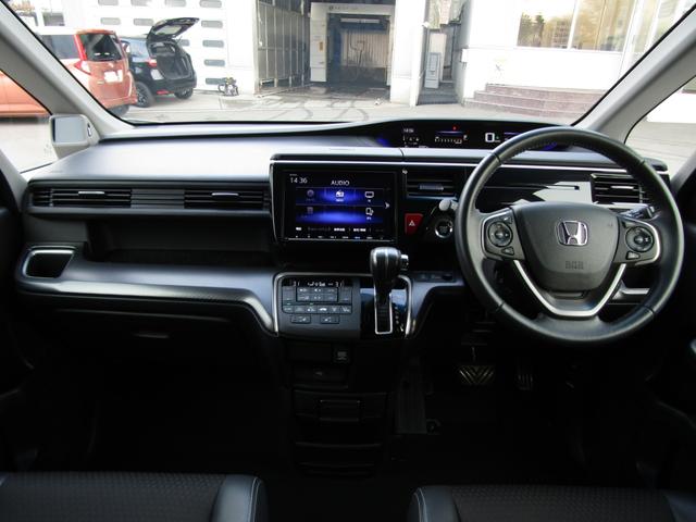 ステップワゴンスパーダ スパーダ・クールスピリットホンダセンシング　ワンオーナー　純正９インチナビ　バックカメラ　ＥＴＣ２．０　両側ＰＳＤ　フルセグ　Ｂｌｕｅｔｏｏｔｈ　ＵＳＢ　ＬＥＤライト　前後独立オートエアコン　シートヒーター　２列目ベンチシート　サイドエアバッグ（2枚目）