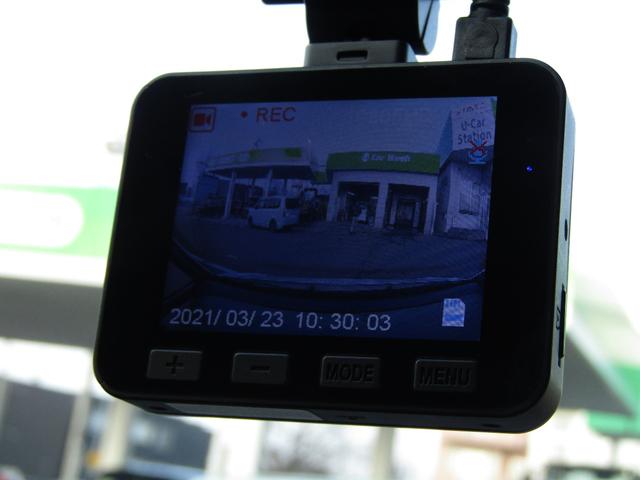 フィット ベーシック　当社レンタカーＵＰ　純正８インチナビ　バックカメラ　ホンダセンシング　前側ドラレコ　ＥＴＣ　フルセグ　Ｂｌｕｅｔｏｏｔｈ　ＵＳＢ　マニュアルエアコン　電動パーキングブレーキ　サイドエアバッグ（7枚目）