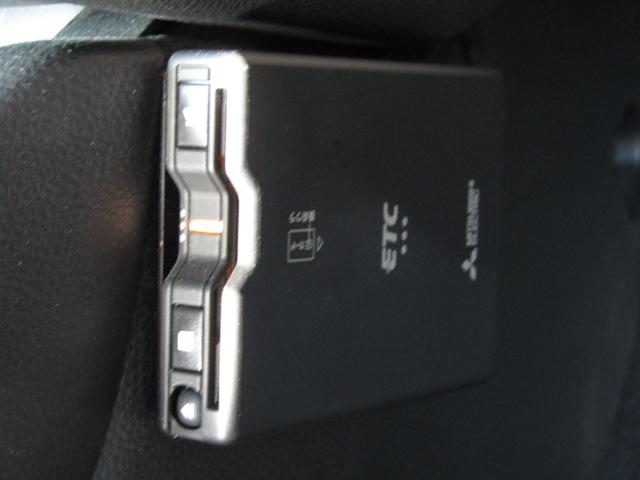 フィット ベーシック　当社レンタカーＵＰ　純正８インチナビ　バックカメラ　ホンダセンシング　前側ドラレコ　ＥＴＣ　フルセグ　Ｂｌｕｅｔｏｏｔｈ　ＵＳＢ　マニュアルエアコン　電動パーキングブレーキ　サイドエアバッグ（8枚目）