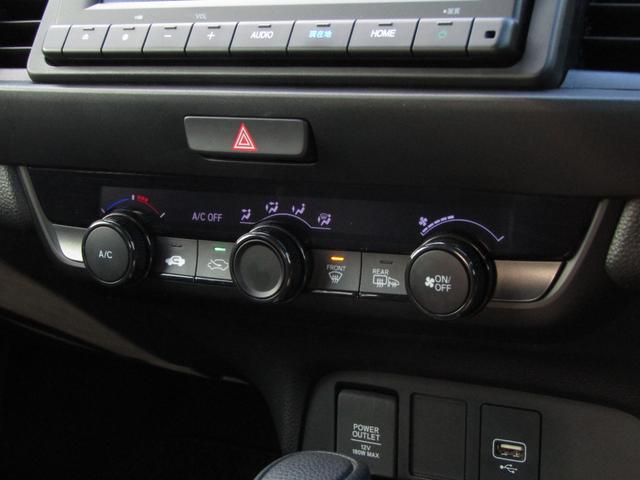 フィット ベーシック　当社レンタカーＵＰ　純正８インチナビ　バックカメラ　ホンダセンシング　前側ドラレコ　ＥＴＣ　フルセグ　Ｂｌｕｅｔｏｏｔｈ　ＵＳＢ　マニュアルエアコン　電動パーキングブレーキ　サイドエアバッグ（10枚目）