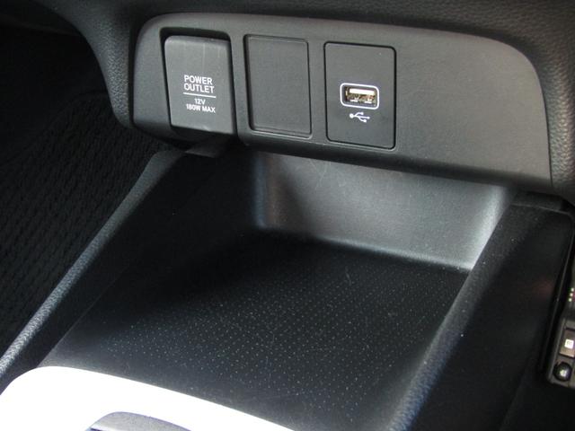 フィット ベーシック　当社レンタカーＵＰ　純正８インチナビ　バックカメラ　ホンダセンシング　前側ドラレコ　ＥＴＣ　フルセグ　Ｂｌｕｅｔｏｏｔｈ　ＵＳＢ　マニュアルエアコン　電動パーキングブレーキ　サイドエアバッグ（11枚目）