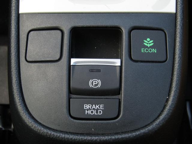 フィット ベーシック　当社レンタカーＵＰ　純正８インチナビ　バックカメラ　ホンダセンシング　前側ドラレコ　ＥＴＣ　フルセグ　Ｂｌｕｅｔｏｏｔｈ　ＵＳＢ　マニュアルエアコン　電動パーキングブレーキ　サイドエアバッグ（13枚目）