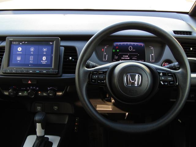 フィット ベーシック　当社レンタカーＵＰ　純正８インチナビ　バックカメラ　ホンダセンシング　前側ドラレコ　ＥＴＣ　フルセグ　Ｂｌｕｅｔｏｏｔｈ　ＵＳＢ　マニュアルエアコン　電動パーキングブレーキ　サイドエアバッグ（14枚目）