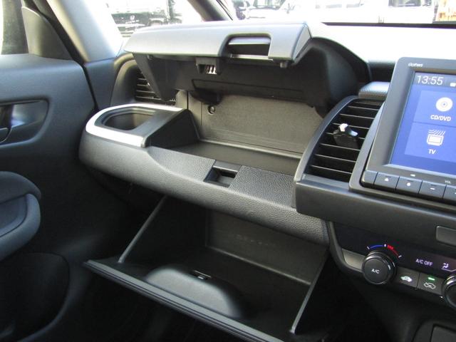 フィット ベーシック　当社レンタカーＵＰ　純正８インチナビ　バックカメラ　ホンダセンシング　前側ドラレコ　ＥＴＣ　フルセグ　Ｂｌｕｅｔｏｏｔｈ　ＵＳＢ　マニュアルエアコン　電動パーキングブレーキ　サイドエアバッグ（25枚目）