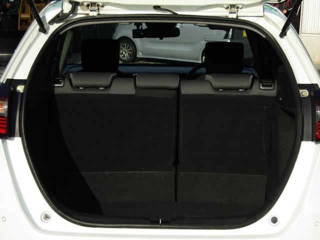 フィット ベーシック　当社レンタカーＵＰ　純正８インチナビ　バックカメラ　ホンダセンシング　前側ドラレコ　ＥＴＣ　フルセグ　Ｂｌｕｅｔｏｏｔｈ　ＵＳＢ　マニュアルエアコン　電動パーキングブレーキ　サイドエアバッグ（30枚目）