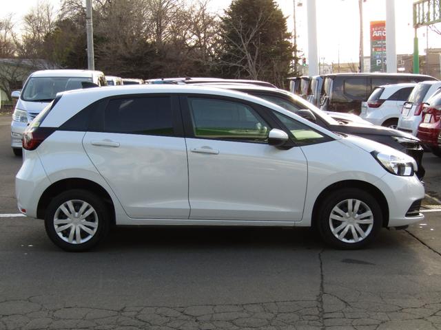 フィット ベーシック　当社レンタカーＵＰ　純正８インチナビ　バックカメラ　ホンダセンシング　前側ドラレコ　ＥＴＣ　フルセグ　Ｂｌｕｅｔｏｏｔｈ　ＵＳＢ　マニュアルエアコン　電動パーキングブレーキ　サイドエアバッグ（39枚目）