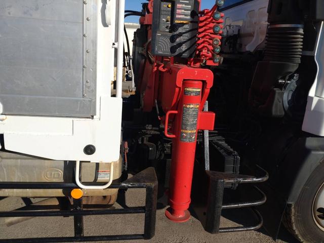 コンドル ＭＫ３８Ｌ　４トン４段ラジコン　フックイン　予備検査付き　荷台長さ５４００ｍｍ　荷台幅２２００ｍｍ　煽りアルミブロック７００ｍｍ　２１５馬力（エンジン型式ＧＨ５）６ＭＴ（9枚目）