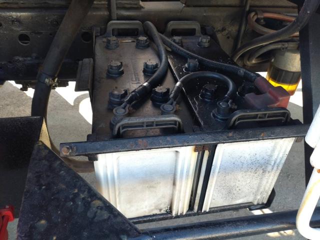 コンドル ＭＫ３８Ｌ　４トン４段ラジコン　フックイン　予備検査付き　荷台長さ５４００ｍｍ　荷台幅２２００ｍｍ　煽りアルミブロック７００ｍｍ　２１５馬力（エンジン型式ＧＨ５）６ＭＴ（27枚目）