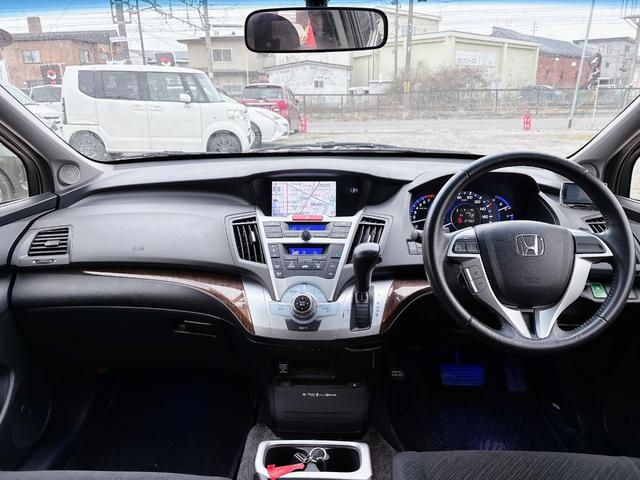 オデッセイ Ｍエアロパッケージ　４ＷＤ　ローンに不安な方　優遇ローン　１年保証　純正ナビ　バックカメラ　フルセグＴＶ　ＤＶＤ再生　Ｂｌｕｅｔｏｏｔｈ　３列シート　フロントホグランプ　全国　札幌　函館　優遇ローン　リース（6枚目）