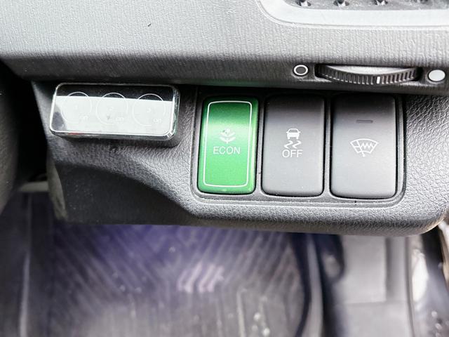 オデッセイ Ｍエアロパッケージ　４ＷＤ　ローンに不安な方　優遇ローン　１年保証　純正ナビ　バックカメラ　フルセグＴＶ　ＤＶＤ再生　Ｂｌｕｅｔｏｏｔｈ　３列シート　フロントホグランプ　全国　札幌　函館　優遇ローン　リース（30枚目）