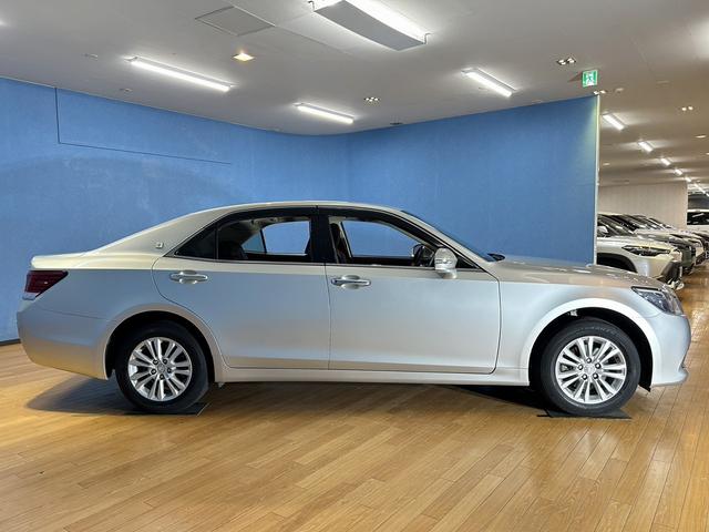 クラウン ロイヤルサルーンi-Four ユーザー買取車 エンジンスターター パワーシート バックカメラ クルーズコントロール 前後ドライブレコーダー ETC ナビゲーション フルセグテレビ スマートキー パワーバックドア(10枚目)