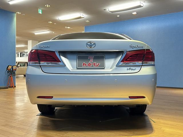 クラウン ロイヤルサルーンi-Four ユーザー買取車 エンジンスターター パワーシート バックカメラ クルーズコントロール 前後ドライブレコーダー ETC ナビゲーション フルセグテレビ スマートキー パワーバックドア(17枚目)