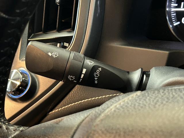 クラウン ロイヤルサルーンi-Four ユーザー買取車 エンジンスターター パワーシート バックカメラ クルーズコントロール 前後ドライブレコーダー ETC ナビゲーション フルセグテレビ スマートキー パワーバックドア(25枚目)
