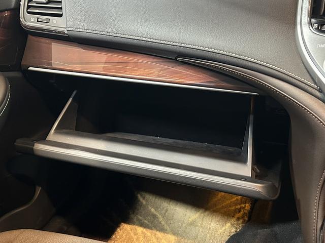 クラウン ロイヤルサルーンi-Four ユーザー買取車 エンジンスターター パワーシート バックカメラ クルーズコントロール 前後ドライブレコーダー ETC ナビゲーション フルセグテレビ スマートキー パワーバックドア(45枚目)