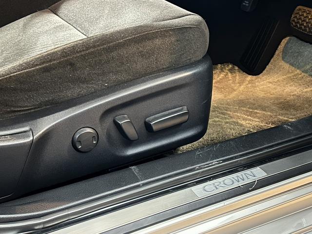 クラウン ロイヤルサルーンi-Four ユーザー買取車 エンジンスターター パワーシート バックカメラ クルーズコントロール 前後ドライブレコーダー ETC ナビゲーション フルセグテレビ スマートキー パワーバックドア(50枚目)