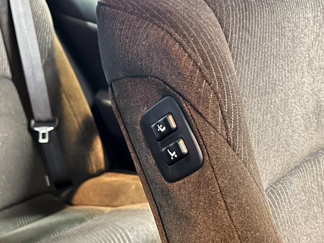 クラウン ロイヤルサルーンi-Four ユーザー買取車 エンジンスターター パワーシート バックカメラ クルーズコントロール 前後ドライブレコーダー ETC ナビゲーション フルセグテレビ スマートキー パワーバックドア(52枚目)