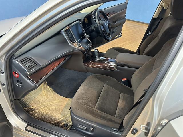 クラウン ロイヤルサルーンi-Four ユーザー買取車 エンジンスターター パワーシート バックカメラ クルーズコントロール 前後ドライブレコーダー ETC ナビゲーション フルセグテレビ スマートキー パワーバックドア(57枚目)