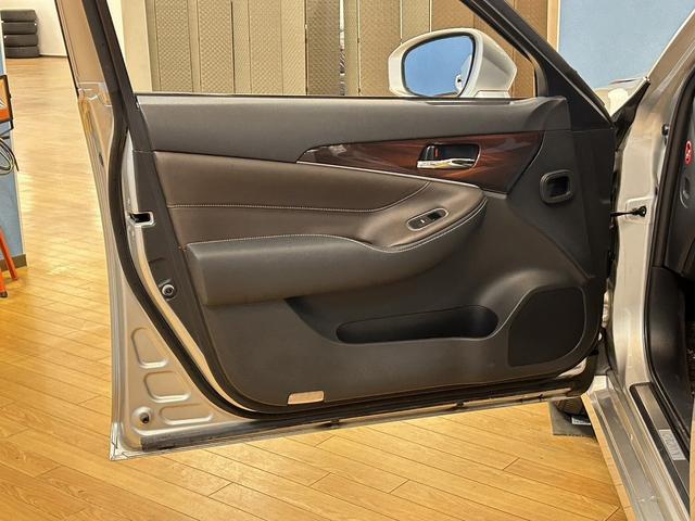 クラウン ロイヤルサルーンi-Four ユーザー買取車 エンジンスターター パワーシート バックカメラ クルーズコントロール 前後ドライブレコーダー ETC ナビゲーション フルセグテレビ スマートキー パワーバックドア(70枚目)