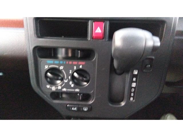 ルーミー X 4WD 両側スライド・片側電動 アルミホイール スマートキー アイドリングストップ CVT 盗難防止システム 衝突安全ボディ ABS ESC CD USB ミュージックプレイヤー接続可 エアコン(7枚目)