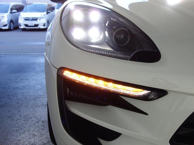 マカン マカンＧＴＳ　ハーフレザーシート　ＥＴＣ　全周囲カメラ　クリアランスソナー　レーンアシスト　ナビ　オートライト　ＨＩＤ　ＬＥＤヘッドランプ　電動リアゲート　スマートキー　アイドリングストップ（13枚目）