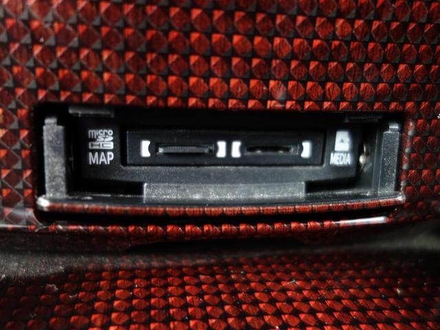 ロイヤルサルーン　Ｆｏｕｒ　４ＷＤ　オートクルーズコントロール　バックカメラ　ナビ　アルミホイール　オートライト　ＨＩＤ　ＣＶＴ　シートヒーター　スマートキー　電動格納ミラー　盗難防止システム　パワーシート　ＣＤ　ブルーレイ(46枚目)