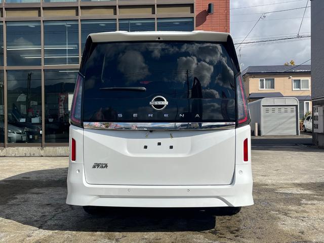セレナ ハイウェイスターＶ　４ＷＤ　純正ナビＴＶ　アラウンドビューモニター　プロパイロット　両側パワースライドドア　デジタルインナーミラー　シートヒーター　ステアリングヒーター　エマージェンシーブレーキ　置くだけ充電（3枚目）