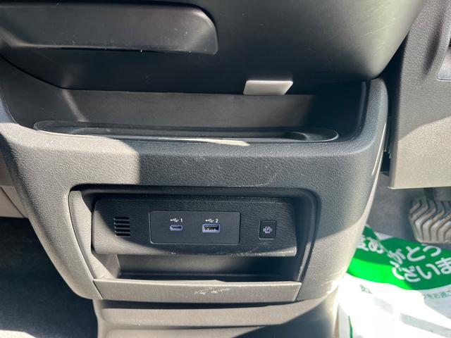 セレナ ハイウェイスターＶ　４ＷＤ　純正ナビＴＶ　アラウンドビューモニター　プロパイロット　両側パワースライドドア　デジタルインナーミラー　シートヒーター　ステアリングヒーター　エマージェンシーブレーキ　置くだけ充電（26枚目）