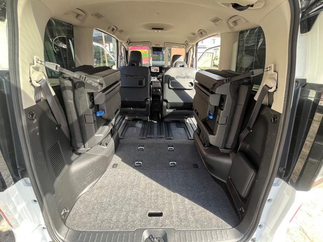 セレナ ハイウェイスターＶ　４ＷＤ　純正ナビＴＶ　アラウンドビューモニター　プロパイロット　両側パワースライドドア　デジタルインナーミラー　シートヒーター　ステアリングヒーター　エマージェンシーブレーキ　置くだけ充電（35枚目）