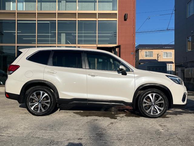 フォレスター プレミアム　４ＷＤ　本州仕入　純正ナビＴＶ　バックカメラ　パワーバックドア　デジタルインナーミラー　全席シートヒーター　ハーフレザーパワーシート　アイサイト　純正ドライブレコーダー（4枚目）