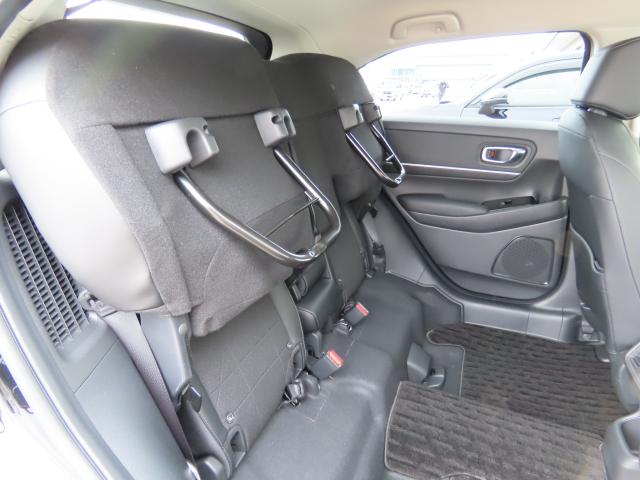 ヴェゼル e:HEVZ・PLaYパッケージ 純正8インチナビ TVフル リアカメラ ETC 4WD アルミホイール 電動リアゲート シートヒーター オートクルーズコントロール アイドリングストップ USB入力端子 衝突防止システム スマートキー(19枚目)