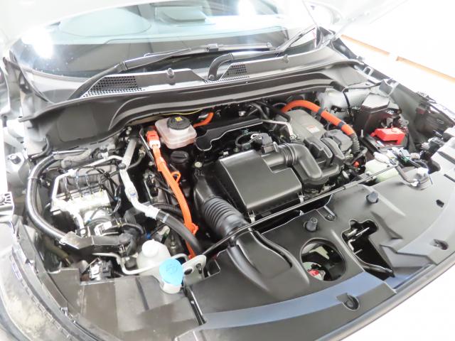 ヴェゼル ｅ：ＨＥＶＺ　純正コネクトディスプレイナビ　マルチビューカメラ　ＴＶフル　リアカメラ　ＥＴＣ　４ＷＤ　アルミホイール　シートヒーター　オートクルーズコントロール　アイドリングストップ　ＵＳＢ入力端子（9枚目）