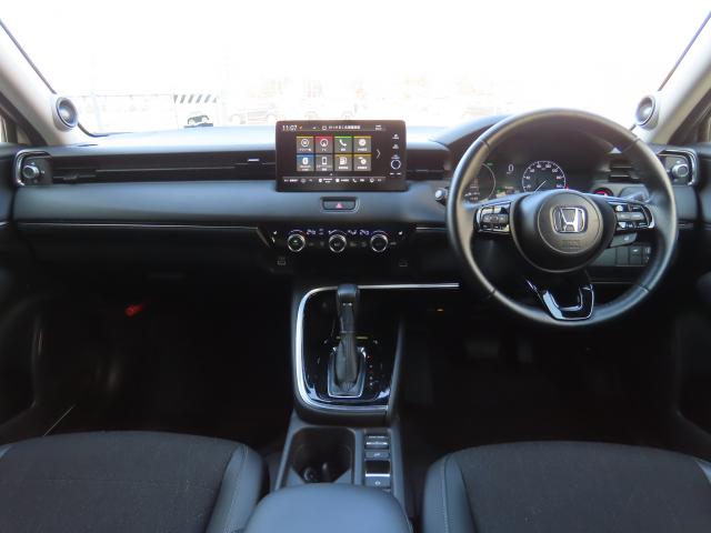 ヴェゼル ｅ：ＨＥＶＺ　純正コネクトディスプレイナビ　マルチビューカメラ　ＴＶフル　リアカメラ　ＥＴＣ　４ＷＤ　アルミホイール　シートヒーター　オートクルーズコントロール　アイドリングストップ　ＵＳＢ入力端子（10枚目）