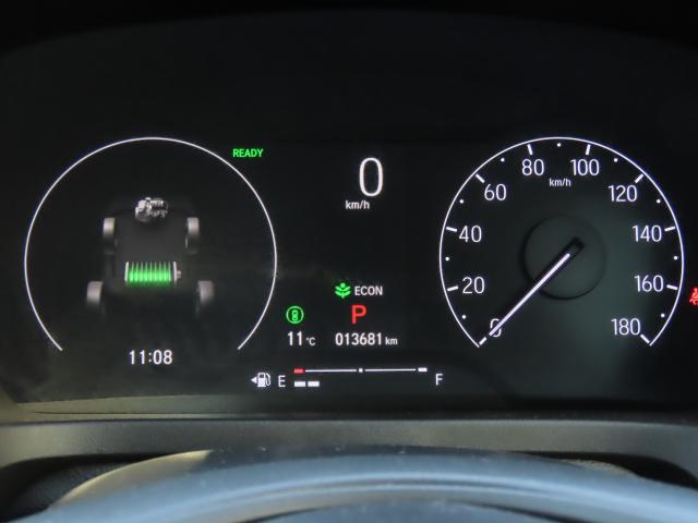 ヴェゼル ｅ：ＨＥＶＺ　純正コネクトディスプレイナビ　マルチビューカメラ　ＴＶフル　リアカメラ　ＥＴＣ　４ＷＤ　アルミホイール　シートヒーター　オートクルーズコントロール　アイドリングストップ　ＵＳＢ入力端子（12枚目）