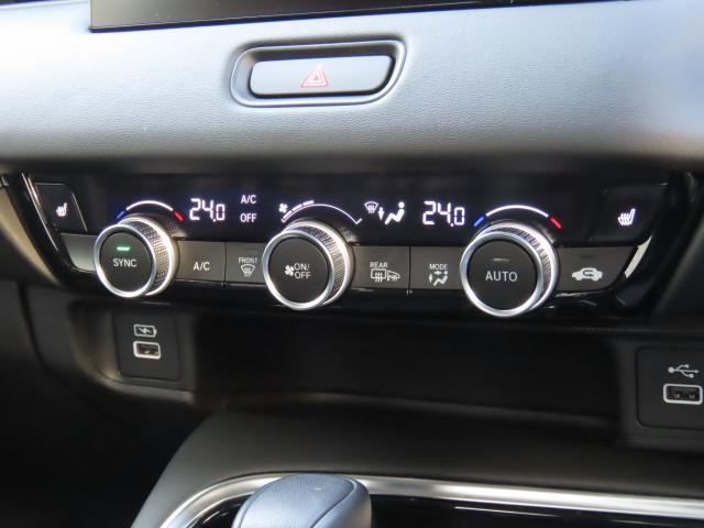 ヴェゼル ｅ：ＨＥＶＺ　純正コネクトディスプレイナビ　マルチビューカメラ　ＴＶフル　リアカメラ　ＥＴＣ　４ＷＤ　アルミホイール　シートヒーター　オートクルーズコントロール　アイドリングストップ　ＵＳＢ入力端子（13枚目）