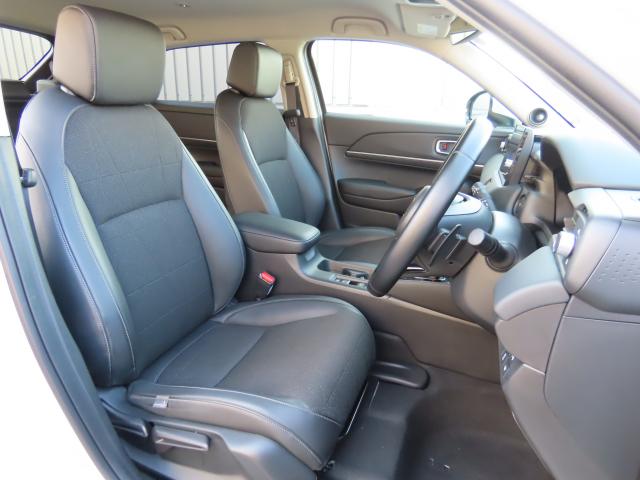 ヴェゼル ｅ：ＨＥＶＺ　純正コネクトディスプレイナビ　マルチビューカメラ　ＴＶフル　リアカメラ　ＥＴＣ　４ＷＤ　アルミホイール　シートヒーター　オートクルーズコントロール　アイドリングストップ　ＵＳＢ入力端子（17枚目）