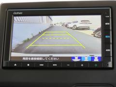 ガイドライン付バックカメラで、バックの安心感がとても増しますね！ 4
