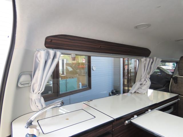 ハイエースワゴン GL キャンピング 東和モーター製ツエルト ベバストFFヒーター サブバッテリー走行&外部充電 上蓋式冷蔵庫 電子レンジ 4WD(49枚目)