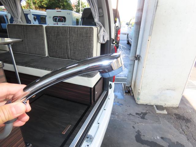 ハイエースワゴン GL キャンピング 東和モーター製ツエルト ベバストFFヒーター サブバッテリー走行&外部充電 上蓋式冷蔵庫 電子レンジ 4WD(51枚目)