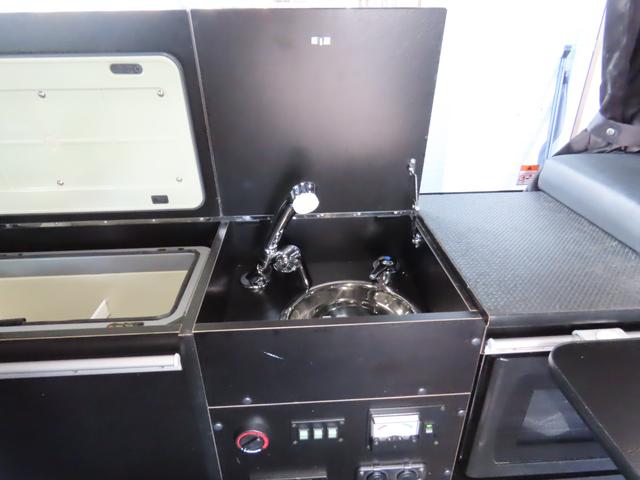 ハイエースバン スーパーＧＬ　ダークプライムＩＩ　キャンピング　バンテック新潟製ＶＡＮＲＥＶＯ４８０　ベバストＦＦヒーター　上蓋式冷蔵庫　電子レンジ　４ＷＤ（40枚目）