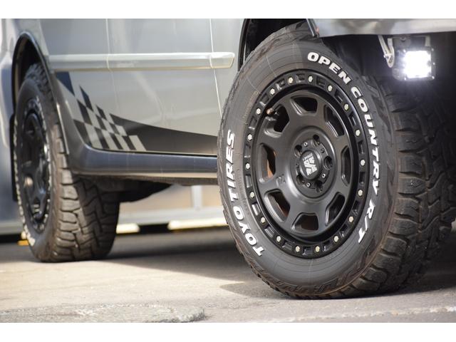 マークIIブリット ２．５ｉＲ－Ｓ　Ｆｏｕｒ　４ＷＤ　本州仕入れ／オープンカントリー／キセノンヘッドランプ／社外ルーフキャリア／ディスプレイオーディオ／純正ナビ／ＬＥＤフォグランプ／社外バンパーガード／ＥＴＣ／ミラー型ドラレコ／バックカメラ（14枚目）