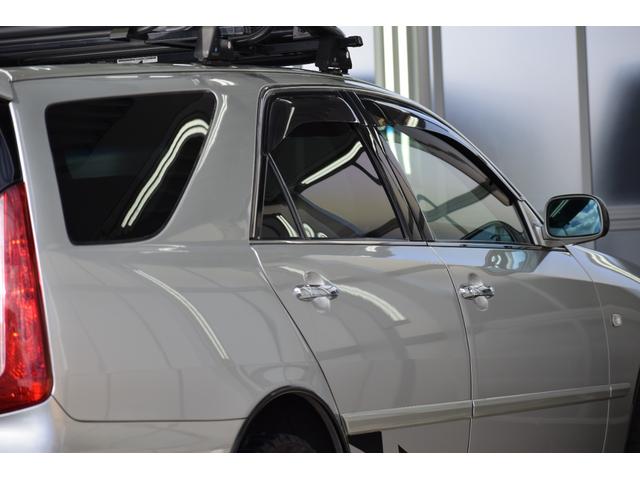 マークIIブリット ２．５ｉＲ－Ｓ　Ｆｏｕｒ　４ＷＤ　本州仕入れ／オープンカントリー／キセノンヘッドランプ／社外ルーフキャリア／ディスプレイオーディオ／純正ナビ／ＬＥＤフォグランプ／社外バンパーガード／ＥＴＣ／ミラー型ドラレコ／バックカメラ（24枚目）